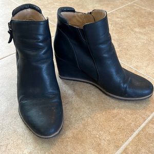 Ladies size 8.5 black matte leather wedge booties